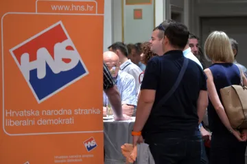 Kontra partnera u Vladi: HNS protiv prijedloga Obiteljskog zakona kojim bračni par bez djece nije obitelj!