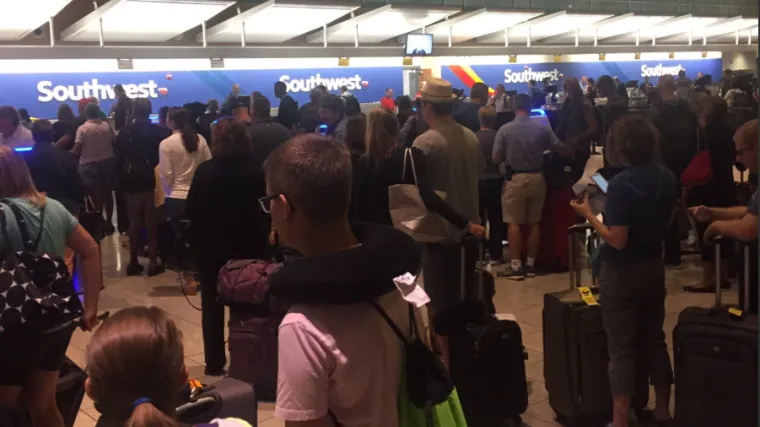 Kaos na aerodromima: sru&scaron;io se check-in sustav, ogromne gužve u zračnim lukama