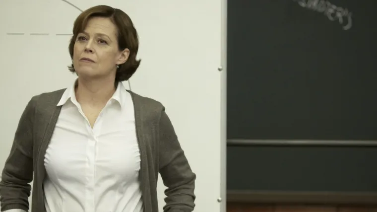 Triler o slijepom mediju i dvoje znanstvenika koji se bave istraživanjem paranormalnih pojava (Crvena svjetla)