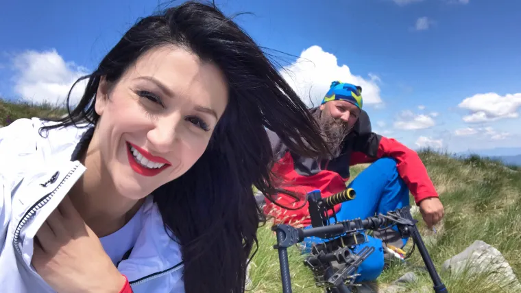 Sa svojim se violončelom popela na planinu i pokazala ljepote Gospića