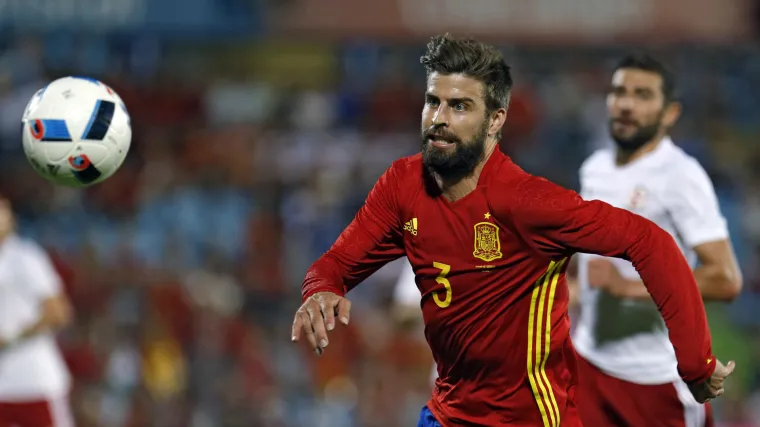 Pique odlučio ostati odan &scaron;panjolskoj reprezentaciji unatoč kritikama i vrijeđanjima navijača