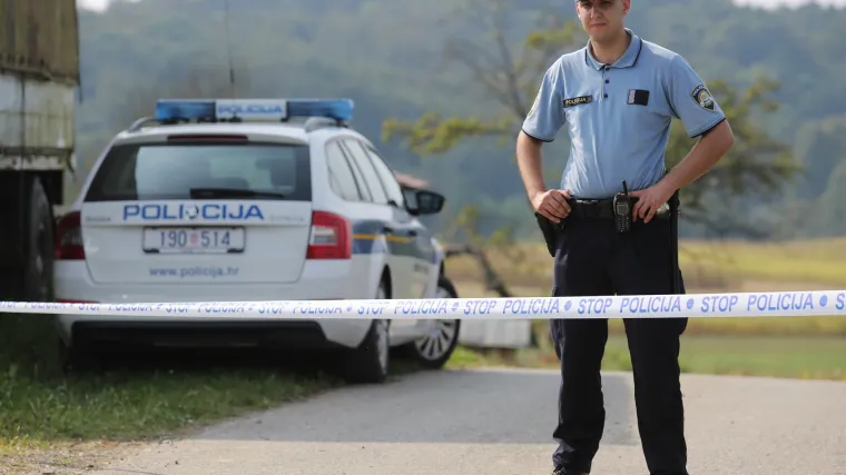 Detalji te&scaron;ke prometne nesreća: zbog prevelike brzine automobilom udario u stup i na mjestu preminuo