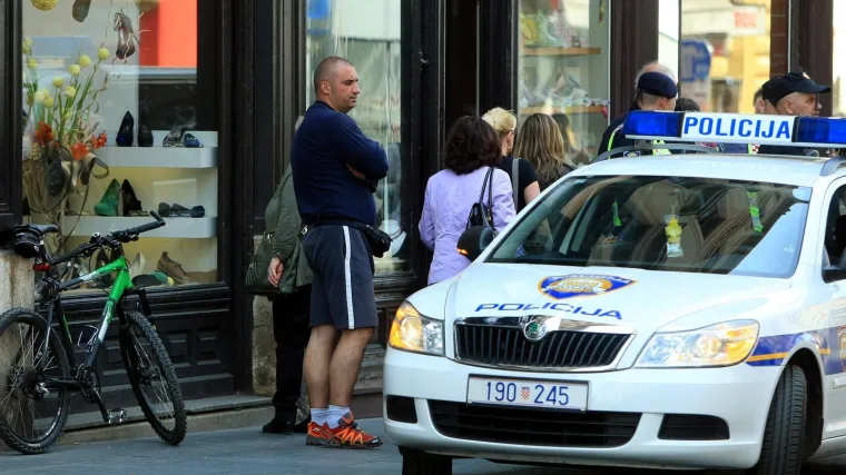 Barskom stolicom prebio dječaka koji se posvađao s njegovim sinom