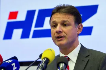 'Ako nastavite, osnovat ćemo povjerenstvo za Agrokor sami'