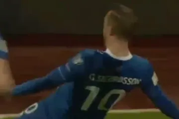 Pogledajte kako je Gylfi Sigurdsson načeo Kosovo, zabio i Gudmundsson