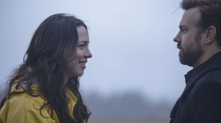 Mlada udovica i pisac iz New Yorka odluče napisati biografiju o poznatom glazbeniku (Ponovno ljubav)