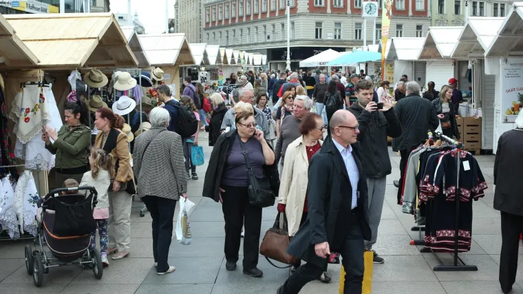 Mu&scaron;karci i žene daleko od ravnopravnosti u poslu, znanju, moći...