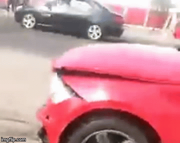 Zamjerio se krivoj i bespomoćno gledao kako mu uni&scaron;tava vozilo