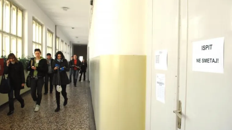 Oni koji plate ostavljat će odjeću u ormariću, ostali na vje&scaron;alicama!?