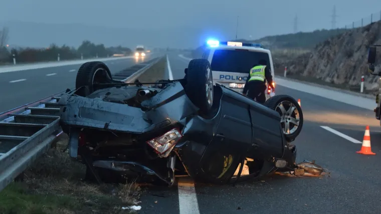 Terenac nakon potjere sletio u kanal