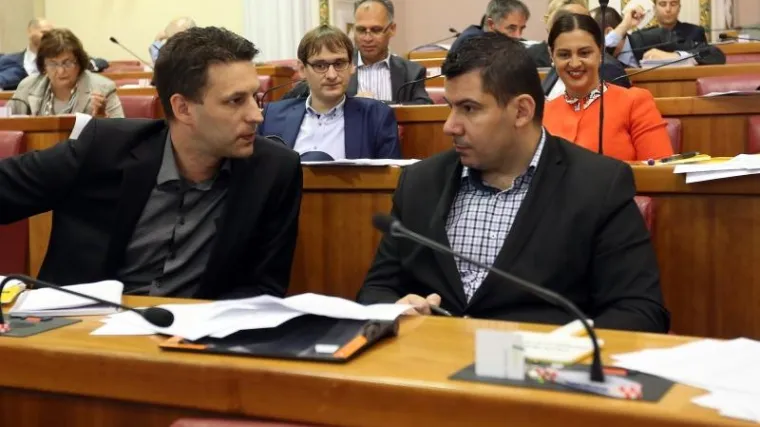 'Ali tko će sada iz zaklona istjerati svu onu svitu koja se Todoriću klanjala 25 godina?'