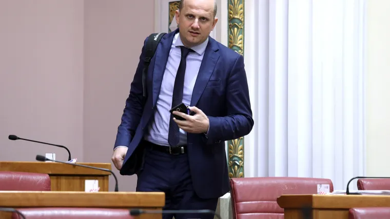 HDZ-ovac opleo po Mamiću: 'Frajeri koji se bez ko&scaron;ulje razuzdano zabavljaju uz zvuke narodnjaka danas upravljaju hrvatskim nogometom'