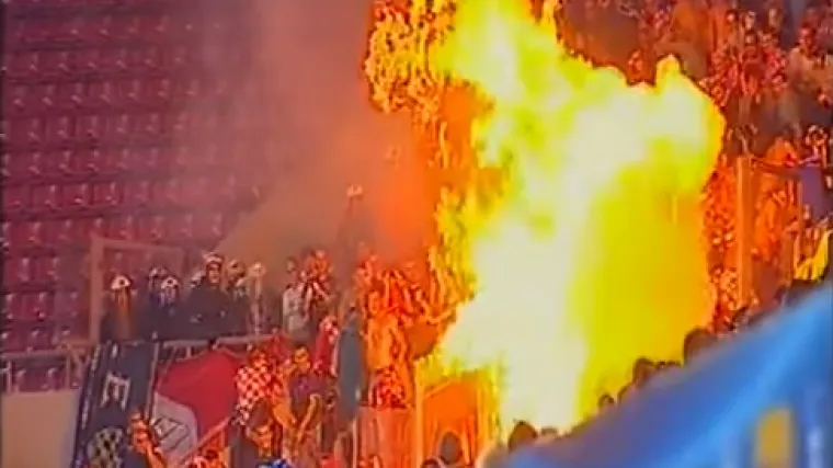 Prisjetite se krvavih sukoba s posljednje utakmice Vatrenih u Grčkoj