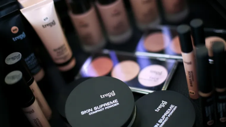 dm predstavio novu marku trend IT UP: Međunarodni make-up trendovi dostupni svima