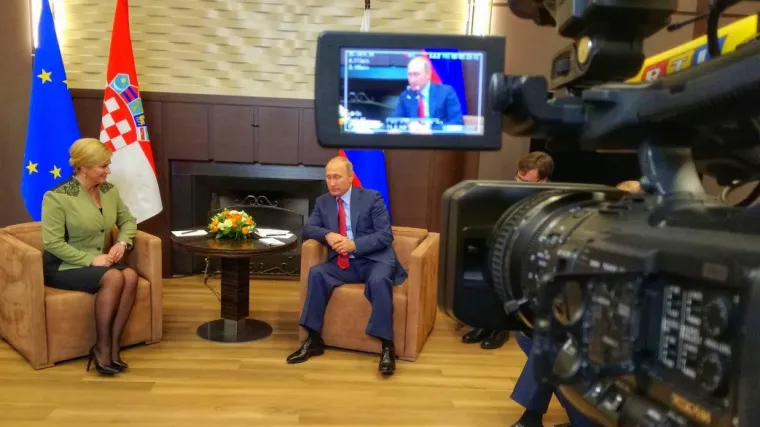 Dočekao je s cvijećem: predsjednica pozvala Putina da dođe u Hrvatsku