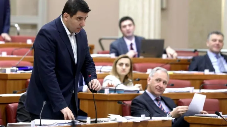 'Ovo je dno novinarstva, opet me gaze Hanza, Jutarnji i Slobodna'