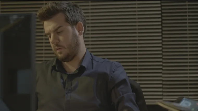 U Vrhovac dolazi inspektor Bulić koji istražuje uzrok Asjine smrti (Čista ljubav)