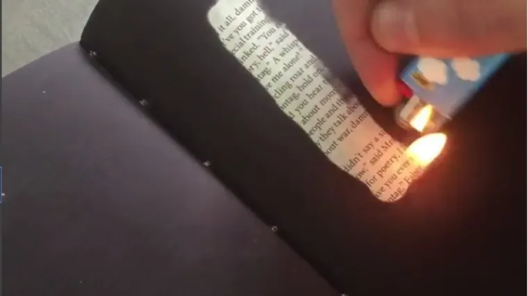 Kako bi čitali ovo izdanje Fahrenheita 451, doslovno morate paliti stranice