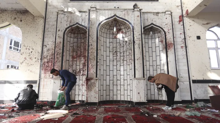 U atentatu u kabulskoj džamiji poginulo 56 osoba: Islamska država preuzela odgovornost za napad