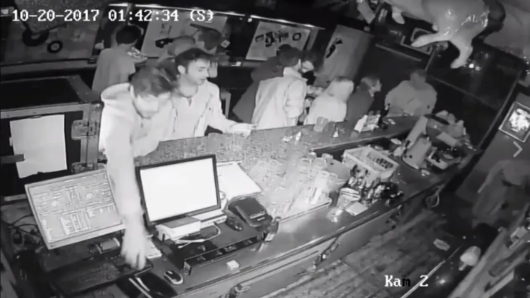 Pogledajte kako je sa &scaron;anka kafića u centru Zagreba ukrao novčanik s gotovo cijelim prometom