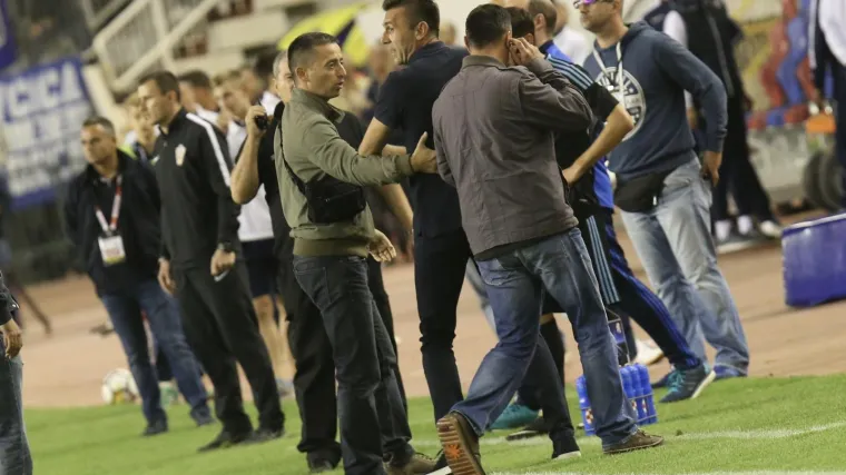 Prekr&scaron;ajno prijavljena tri čelnika Hajduka i dva čelnika Dinama koji su se sukobili u svečanoj loži