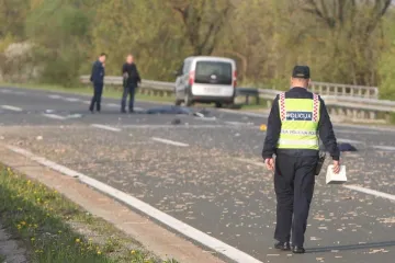 U sudaru dvaju vozila u Omišu poginuo muškarac, policija traži očevice