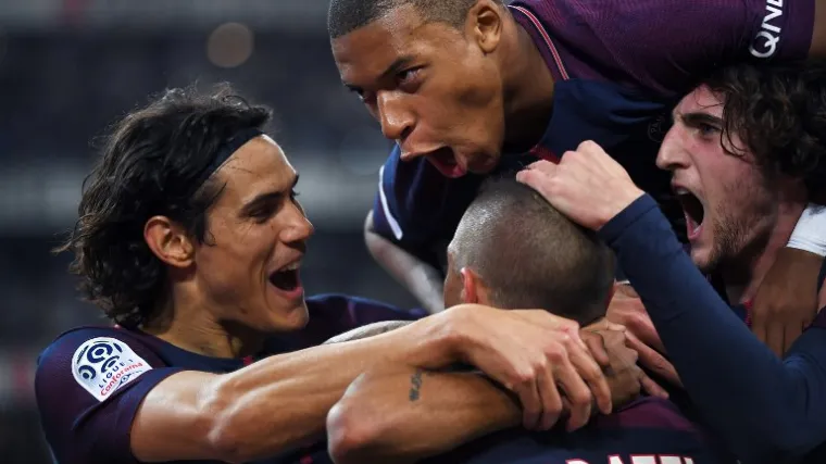 Cavani genijalnim potezom spasio PSG, Neymar izgubio živce i zaradio crveni
