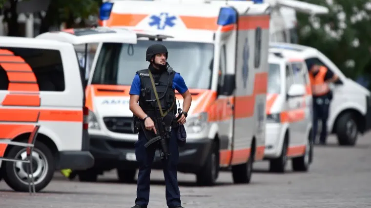 U dva odvojena napada sjekirom ranio dvoje ljudi