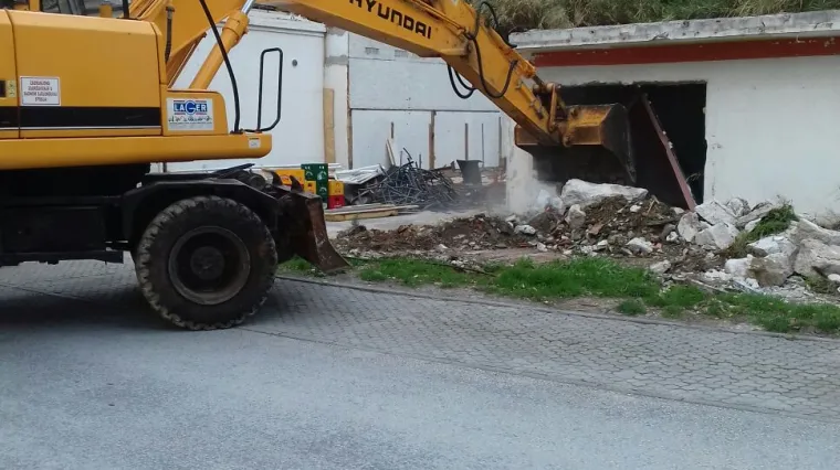 Nastavljeno je ru&scaron;enje na splitskoj plaži Žnjan: inspektori iza&scaron;li na teren i potvrdili kako ru&scaron;iti moraju svi