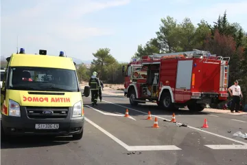 Nesreća kod Karlovca: vozačica prebrzo ušla u zavoj pa izazvala sudar, ozlijeđene četiri osobe među kojima i dvoje djece