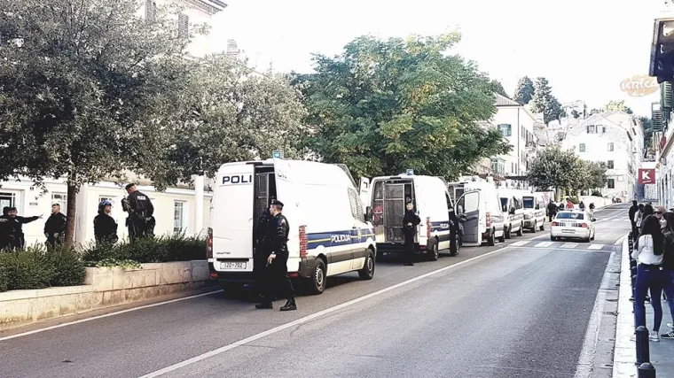 Drama uoči susreta Kupa: Torcida napala Funcute usred &Scaron;ibenika, dosad privedeno čak 76 navijača