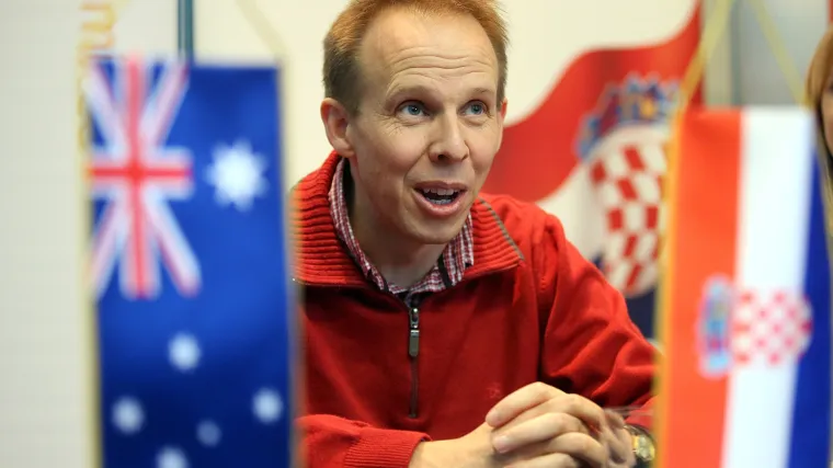 Mogu li žabe predvidjeti potres i zašto u svinjskim kobasicama ima ljudskog DNA? Odgovore zna 'Goli znanstvenik'