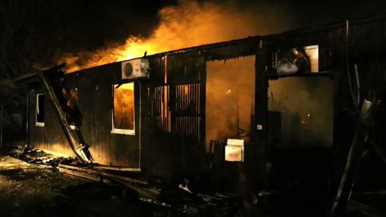 Na splitskom Žnjanu ispred sru&scaron;enih objekata buknulo nekoliko požara