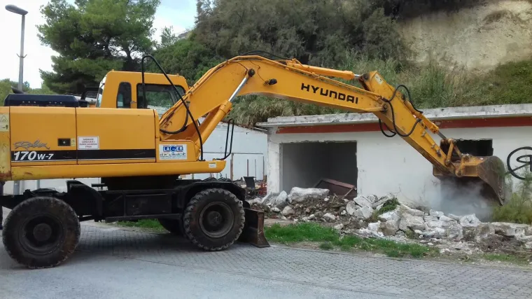 Na splitskom Žnjanu gorjelo na tri mjesta,  tik uz nelegalne objekte koji su rje&scaron;enjem Ministarstva graditeljstva spremni za ru&scaron;enje