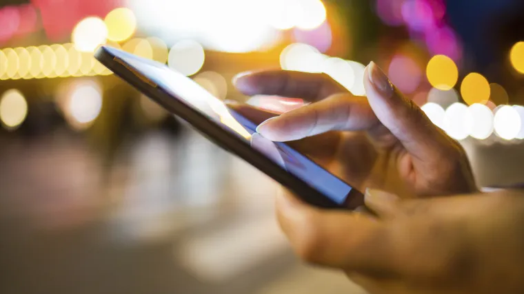 Novčane kazne za pje&scaron;ake koji zure u mobitel