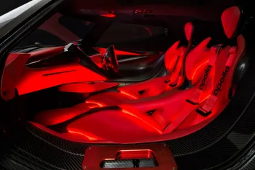 APOLLO INTENSA EMOZIONE: Izgleda kao vozilo za čijim bi upravljačem bio Batman, a i performanse su mu takve