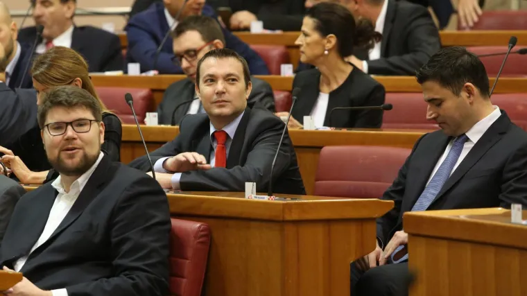 SDP pokreće inicijativu za ru&scaron;enje Vlade: uspjeh ili jo&scaron; jedan poraz Davora Bernardića?