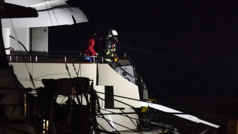 Planula jahta duga 28 metara, 16 vatrogasaca gasilo buktinju