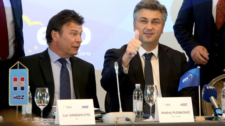 'SDP osim selfieja i slikanja u zelju nije ponudio ni&scaron;ta da bi se rije&scaron;ila kriza'