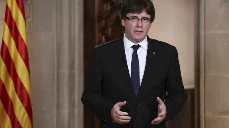 Smijenjeni katalonski predsjednik Carles Puigdemont pozvao Katalonce da se na 'demokratski način suprotstave' odluci &scaron;panjolske vlade