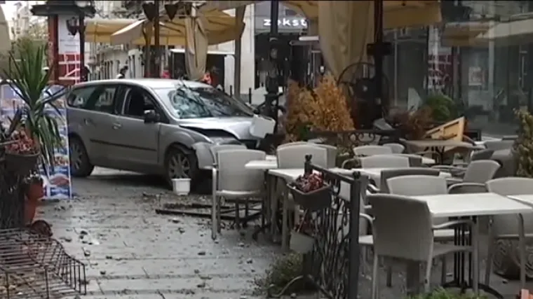 Autom se namjerno zaletio među ljude, ima ozlijeđenih