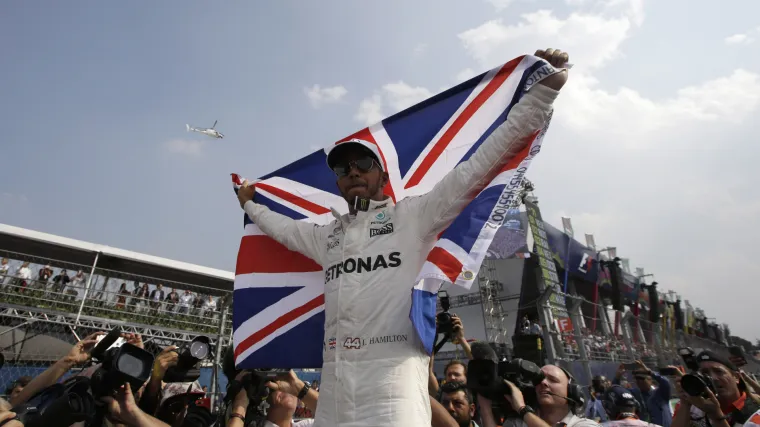 Lewis Hamilton dvije utrke prije kraja sezone osigurao nedostižnu prednost i po četvrti put zasjeo na svjetski tron