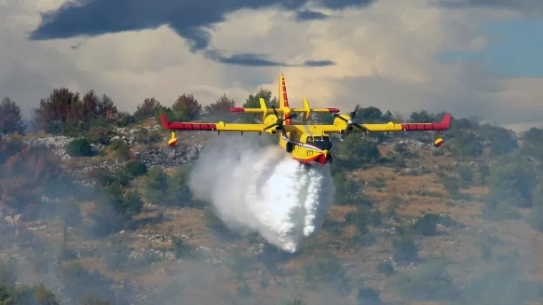 Ga&scaron;enje otežavaju turbulencije i puno dima