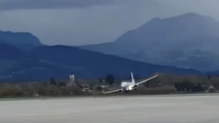 Pilot u borbi: gotovo uspje&scaron;no sletio, ali jak vjetar ponovno ga lansirao u zrak