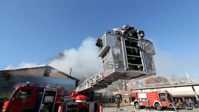 Požar kod zagrebačkog Glavnog kolodvora: zapalila se napu&scaron;tena prodavaonica
