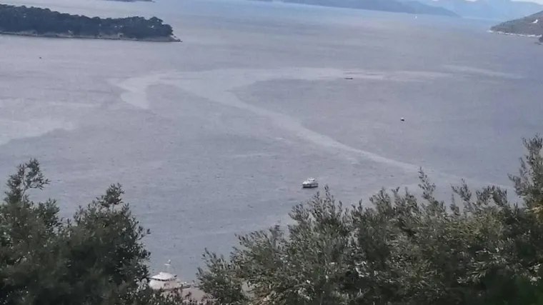 Optička varka ili domovina? Samo 'pravi Hrvati' na ovoj fotografiji vide obrise Lijepe naše na morskoj površini