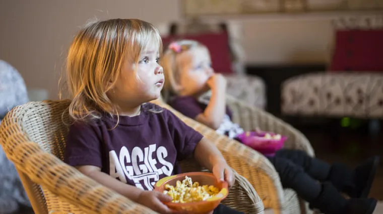 Mogu li djeca mlađa od dvije godine gledati televiziju i koliko dugo? Evo &scaron;to kažu stručnjaci