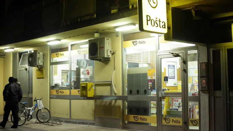 Razbojnici uletjeli s vatrenim oružjem, ne zna se koliko su odnijeli