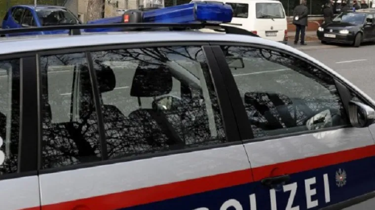 Od policije se skrivao pod dekom na stražnjem dijelu automobila