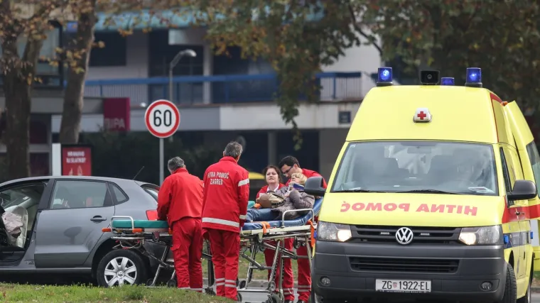 U sudaru dvaju automobila stradale tri osobe